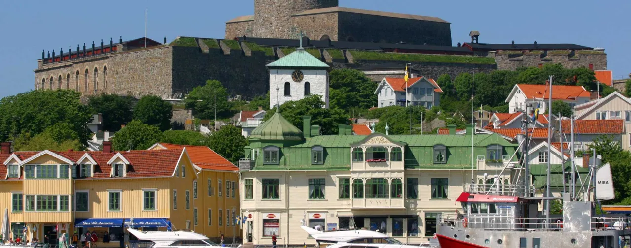 utsikt mot Marstrands kaj och festningen