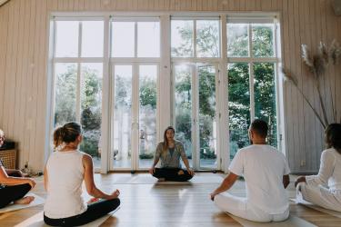 yogarum stort fönster