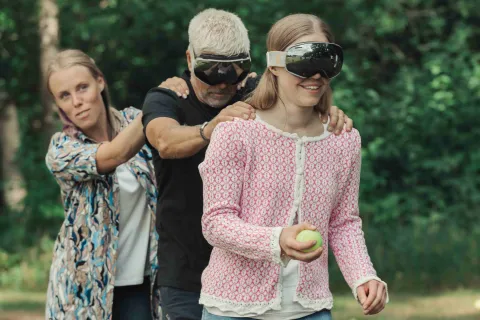 3 personer på rad - lek